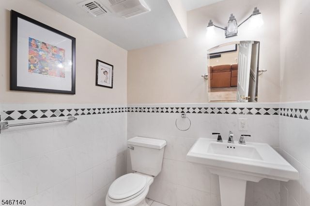 6 Cooper Ave, Roseland Boro, NJ 07068