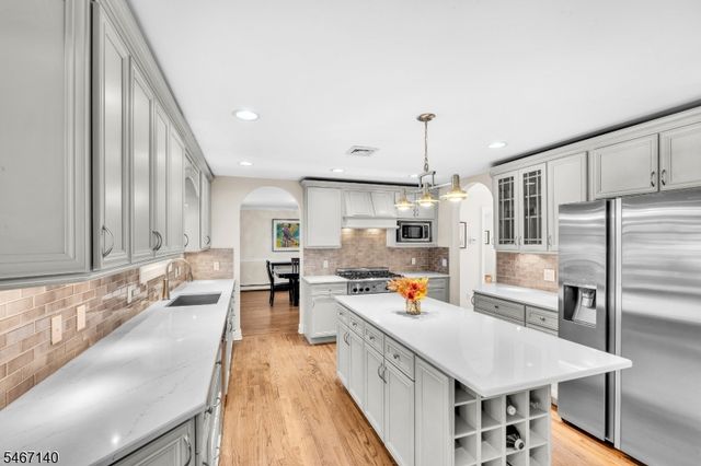 6 Cooper Ave, Roseland Boro, NJ 07068