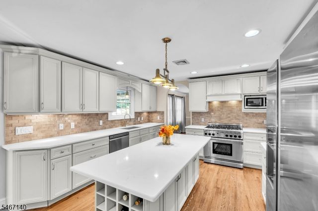 6 Cooper Ave, Roseland Boro, NJ 07068