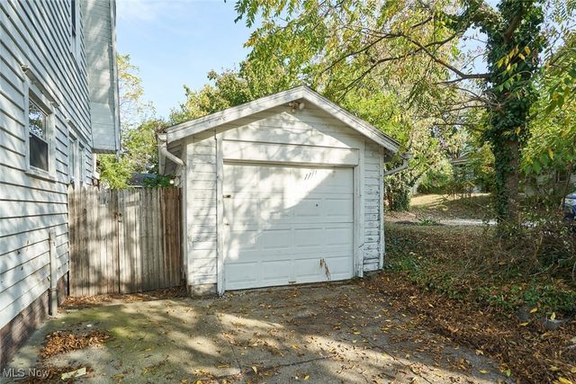 183 Colony Crescent, Akron, OH 44305