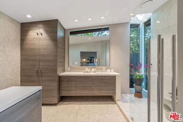 8581 Appian Way, Los Angeles, CA 90046