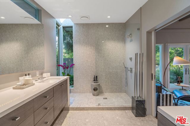 8581 Appian Way, Los Angeles, CA 90046