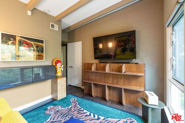 8581 Appian Way, Los Angeles, CA 90046