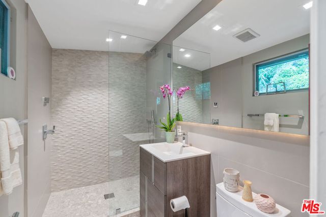 8581 Appian Way, Los Angeles, CA 90046