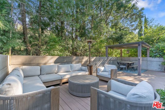 8581 Appian Way, Los Angeles, CA 90046