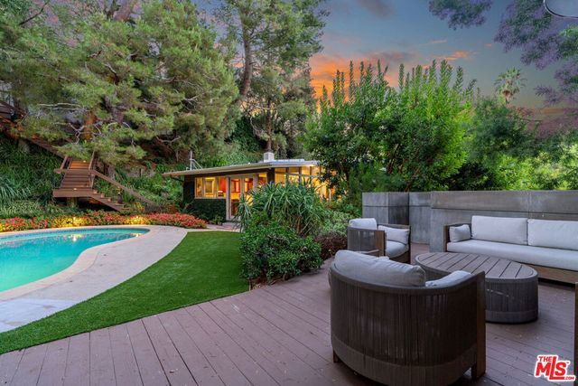 8581 Appian Way, Los Angeles, CA 90046