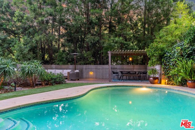 8581 Appian Way, Los Angeles, CA 90046