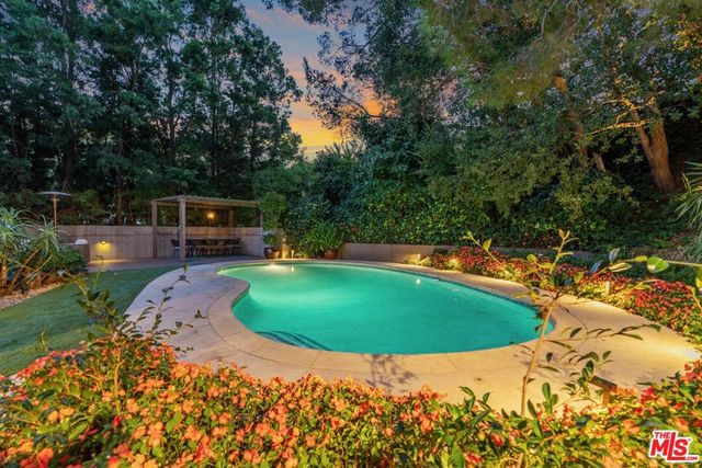 8581 Appian Way, Los Angeles, CA 90046