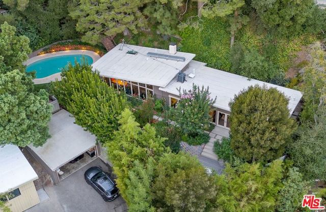 8581 Appian Way, Los Angeles, CA 90046