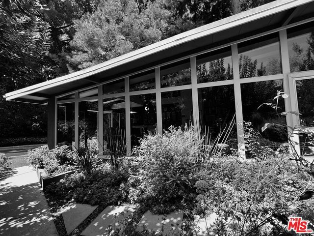 8581 Appian Way, Los Angeles, CA 90046