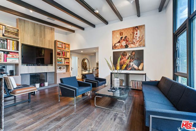 8581 Appian Way, Los Angeles, CA 90046