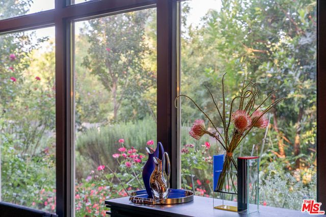 8581 Appian Way, Los Angeles, CA 90046