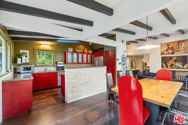 8581 Appian Way, Los Angeles, CA 90046