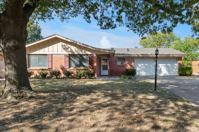 1353 Harrison Lane, Hurst, TX 76053