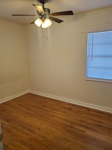 2205 Wagner Avenue, Fort Worth, TX 76106