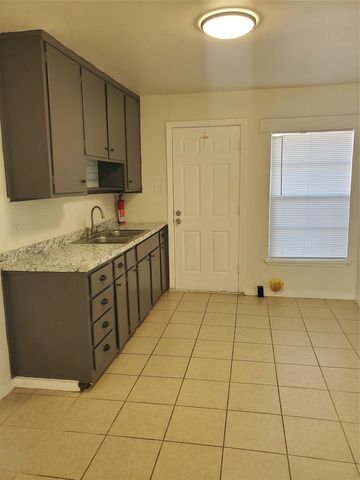 2205 Wagner Avenue, Fort Worth, TX 76106