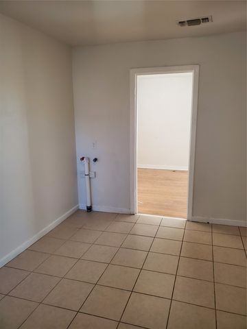 2205 Wagner Avenue, Fort Worth, TX 76106