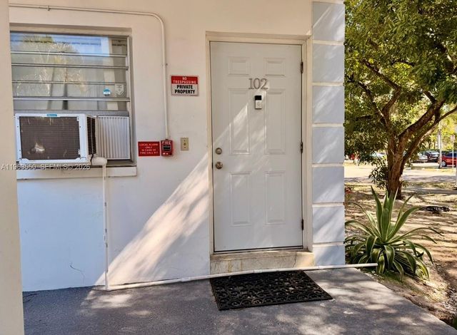 3515 Van Buren St 102, Hollywood, FL 33021