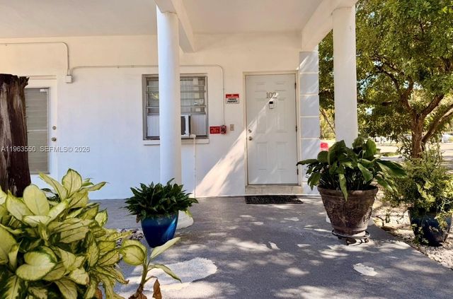 3515 Van Buren St 102, Hollywood, FL 33021