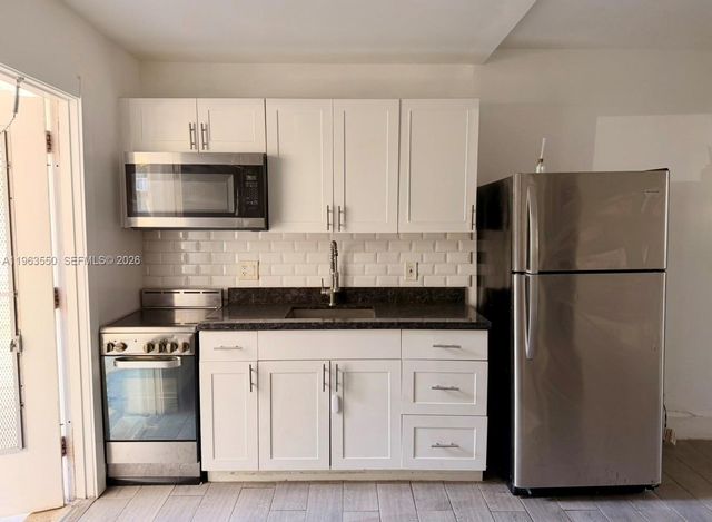 3515 Van Buren St 102, Hollywood, FL 33021