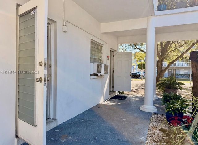 3515 Van Buren St 102, Hollywood, FL 33021