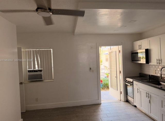 3515 Van Buren St 102, Hollywood, FL 33021