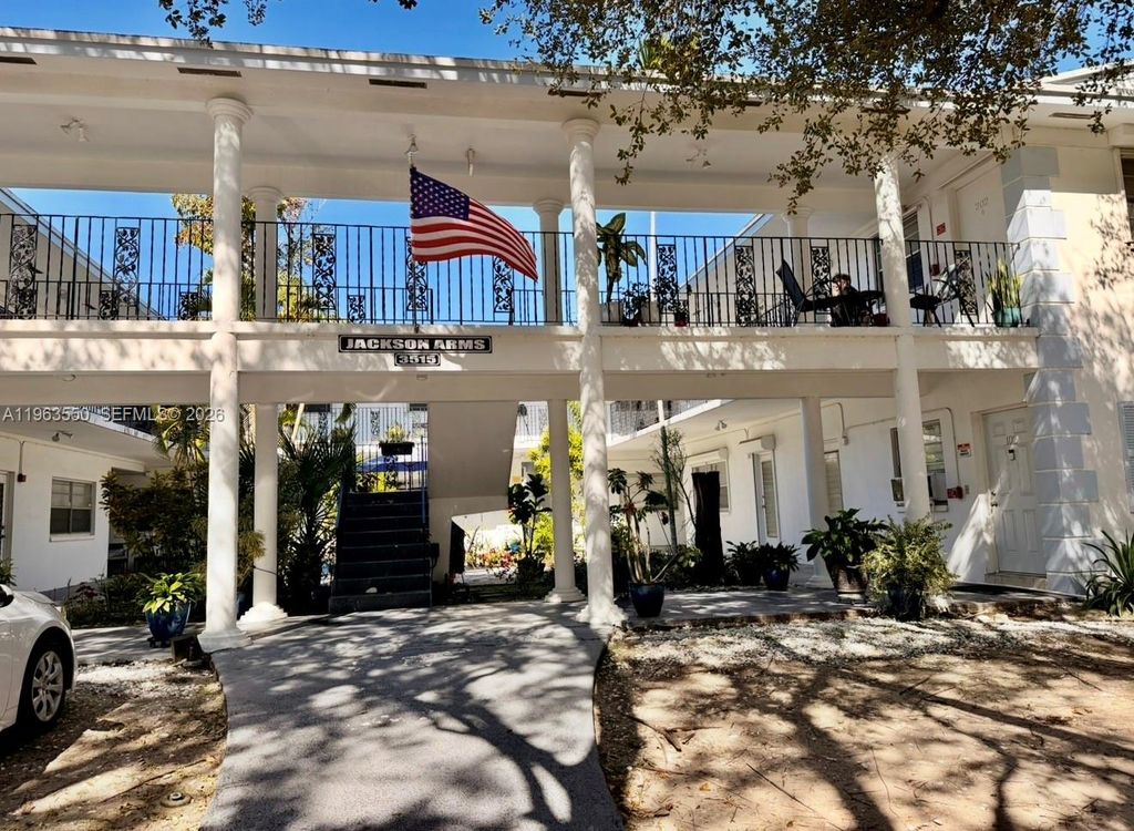 3515 Van Buren St 102, Hollywood, FL 33021