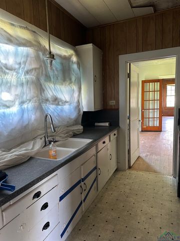 6966 N US HWY 79, De Berry, TX 75639
