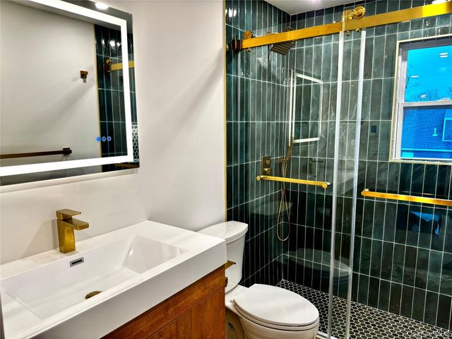 696 N Delaware Avenue, Lindenhurst, NY 11757