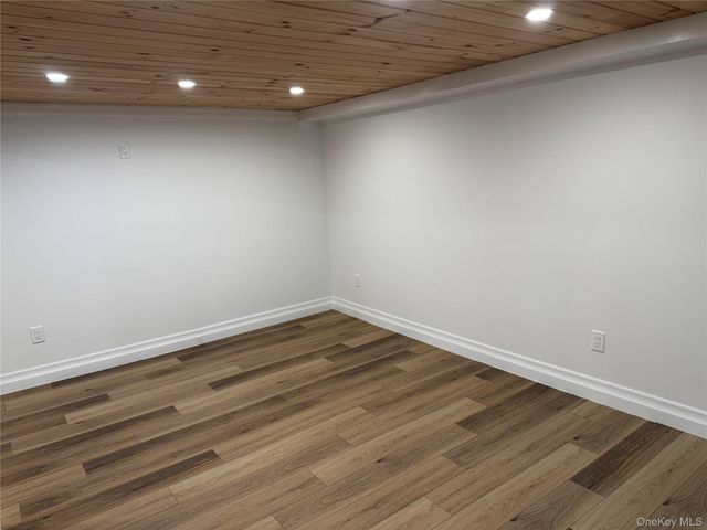 696 N Delaware Avenue, Lindenhurst, NY 11757