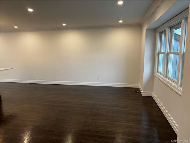 696 N Delaware Avenue, Lindenhurst, NY 11757