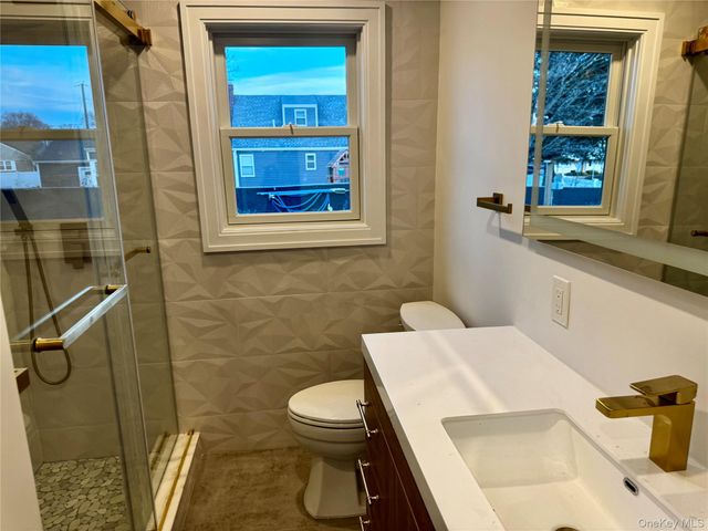 696 N Delaware Avenue, Lindenhurst, NY 11757