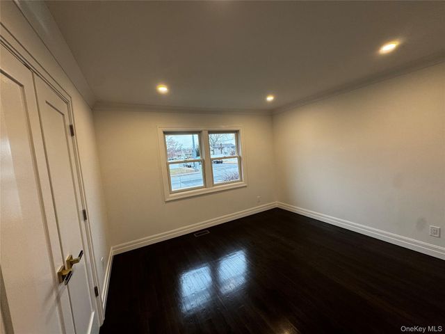 696 N Delaware Avenue, Lindenhurst, NY 11757