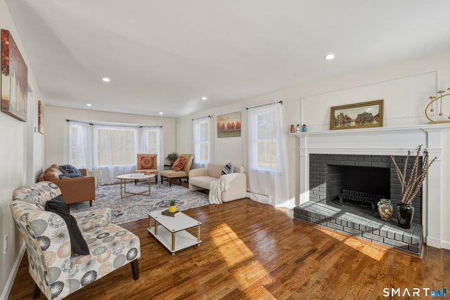 35 Hollow Brook Road, Windsor, CT 06095