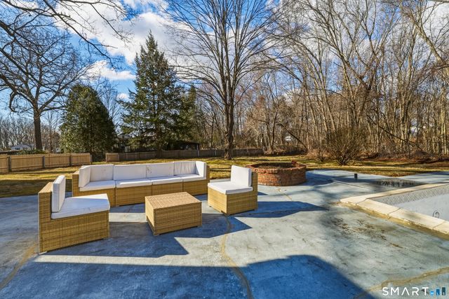 35 Hollow Brook Road, Windsor, CT 06095