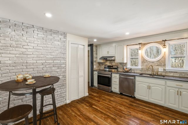 35 Hollow Brook Road, Windsor, CT 06095