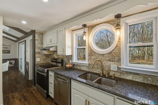 35 Hollow Brook Road, Windsor, CT 06095