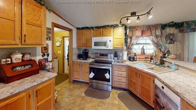 2435 US Route 60, Hurricane, WV 25526