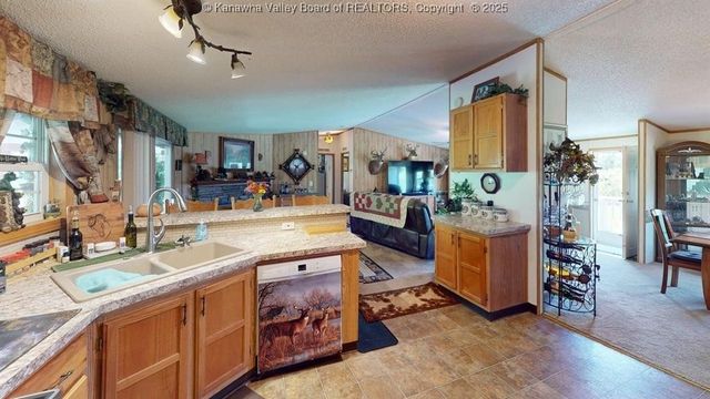 2435 US Route 60, Hurricane, WV 25526