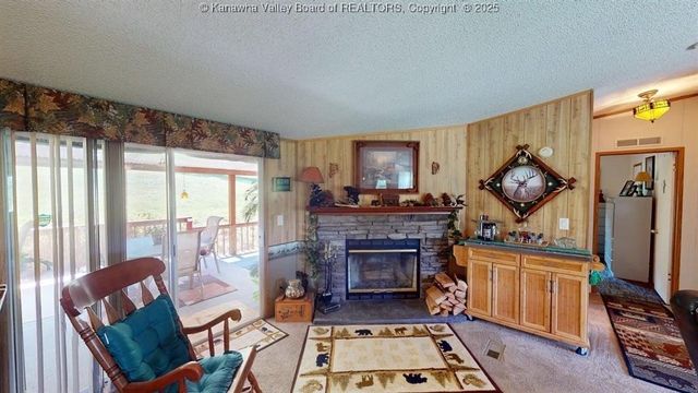 2435 US Route 60, Hurricane, WV 25526