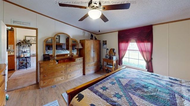 2435 US Route 60, Hurricane, WV 25526