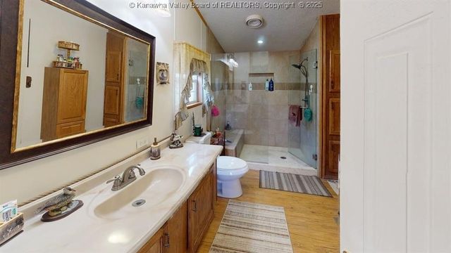 2435 US Route 60, Hurricane, WV 25526