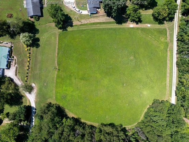 2435 US Route 60, Hurricane, WV 25526