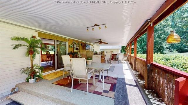 2435 US Route 60, Hurricane, WV 25526