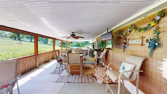 2435 US Route 60, Hurricane, WV 25526