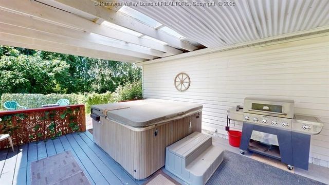 2435 US Route 60, Hurricane, WV 25526