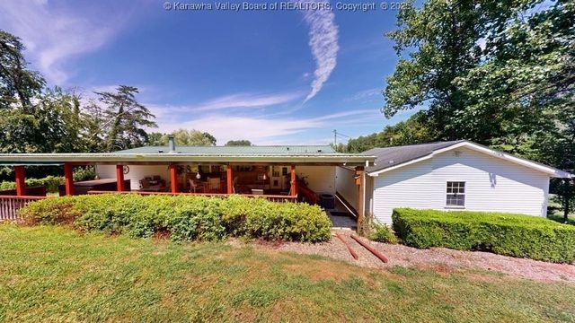 2435 US Route 60, Hurricane, WV 25526