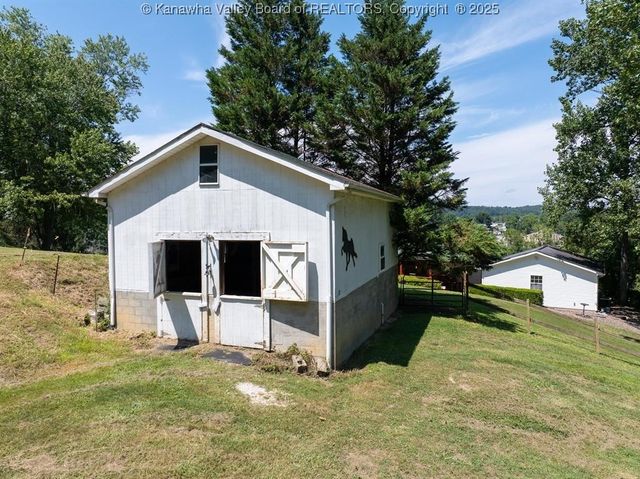 2435 US Route 60, Hurricane, WV 25526