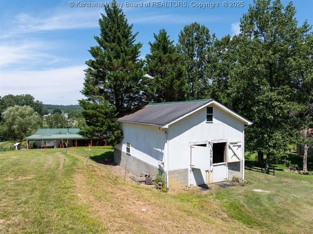 2435 US Route 60, Hurricane, WV 25526