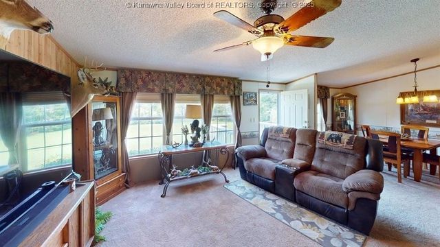 2435 US Route 60, Hurricane, WV 25526